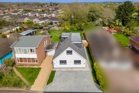 A rare opportunity to acquire a stunning fully refurbished dormer bungalow in Whitnash, Leamington spa a sought after residential area a short drive to Leamington & Warwick town centres offering excellent local amenities, School catchment and transpo...