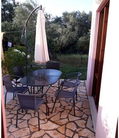 Charming holiday resort on the island of Corfu. 3 km from the sea, on the Corfutrail, away from tourism in the olive grove, 40 sqm pool, (private possible)