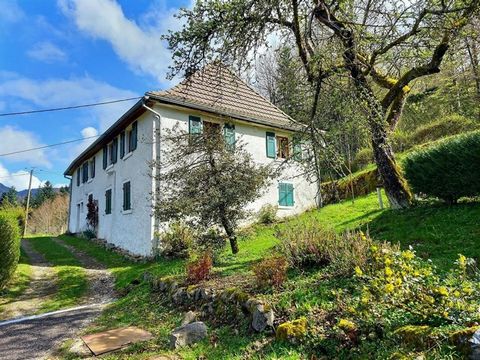 Charming village house in the mountains? Idyllic setting and exceptional potential! Nestled in the heart of a picturesque mountain village, this house offers a peaceful escape from the hustle and bustle of the city, ideal for recharging your batterie...