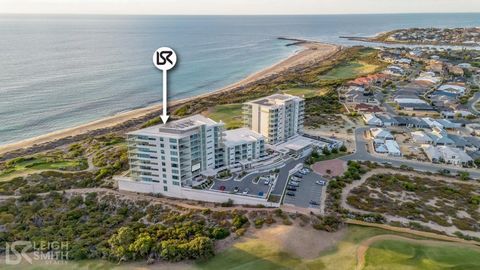 Unparalleled Splendour: Oceanfront Elegance with Golf Course Backdrop Leigh Smith is delighted to present this stunning Oceanique apartment with 180-degree breathtaking ocean and golf course views. Immerse yourself in coastal sophistication with priv...