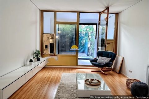 FREJUS dans résidence sécurisée avec piscine et tennis, studio en rez de jardin, comprenant : entrée, séjour avec kitchenette, salle d'eau, wc. Jardinet. charges copropriété annuelle : 724 € nombres lots copropriété : 388 Features: - Terrace