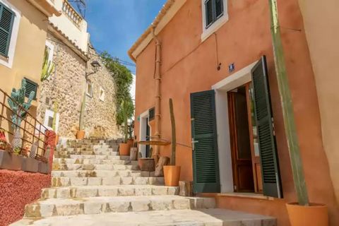 If you fancy staying in one of the most magical and authentic villages in Mallorca while exploring one of the most beautiful and peaceful areas of the island, this is the accommodation for you. Located in the heart of the village, from the windows yo...