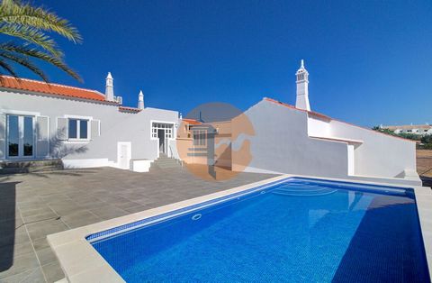 Excellent villa. Located in a quiet area, where nature serves as a landscape. It consists of, 1 fully equipped kitchen, with excellent quality appliances, 6 bedrooms, one of the bedrooms being a suite, very different from the normal, 1 wide hallway, ...