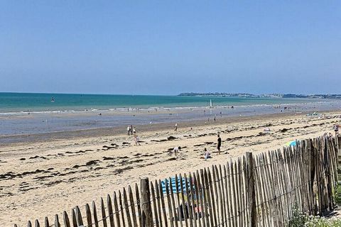 Si le gustan los paisajes preservados, el mar, la navegación, la pesca, pero también el campo, venga a descubrir la bahía del Mont Saint-Michel, el archipiélago de Chausey, las Islas del Canal de Jersey y Guernsey, las estaciones balnearias de Donvil...