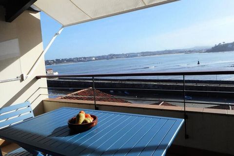 Ciboure Socoa, met uitzicht op de oceaan (socoa beach), omgekeerd duplex appartement, ideaal gelegen met zicht op de baai van St Jean de Luz, voor een oppervlakte van ongeveer 65 m² als volgt onderverdeeld: inkom, slaapkamer met 140 bedden , boven: w...