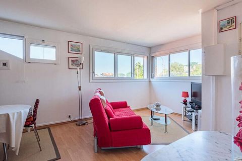 Saint Jean de Luz, im Herzen eines Gewerbegebiets an der belebten Hauptstraße, die nach Saint Jean de Luz führt, moderne Wohnung im 1. Stock mit gut befahrenem Aufzug, sichere Residenz mit Parkplatz. Dieses Apartment besteht aus einem Wohnzimmer mit ...