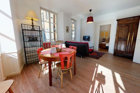 Address: 18 Grand Rue ? In the heart of the old town of Colmar, classified as a historic monument, the Chez Gasti apartment is a superb 63m² apartment renovated in spring 2020, with lots of charm, mixing old and modern. It is located on the 1st floor...