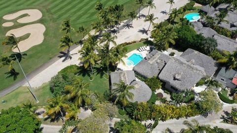 Eine der exklusivsten Wohngegenden in Cap Cana. Diese Wohngegend liegt eingebettet zwischen den Löchern 12 und 13 der weltberühmten Jack Nicklaus Signature Design, Golfplatz Punta Espada. Es stehen Grundstücke und Villen mit herrlichem Blick auf den ...