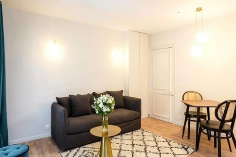 Dieses charmante Apartment mit einem Schlafzimmer bietet den perfekten Ausgangspunkt für die Erkundung des Herzens von Paris, nur wenige Schritte von berühmten Sehenswürdigkeiten wie dem Louvre, dem Palais Royal und dem Jardin des Tuileries entfernt....