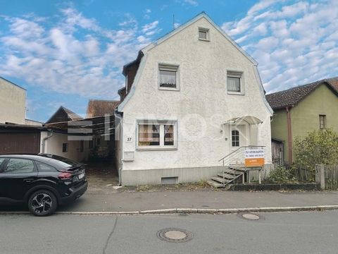 Diese charmante, stark renovierungsbedürftige Immobilie aus dem Jahr 1950 bietet auf ca. 140 m² Wohnfläche viel Raum zur Verwirklichung Ihrer Wohnträume. Das Haus verfügt über insgesamt 5 Zimmer, die flexibel nutzbar sind und sowohl Familien als auch...