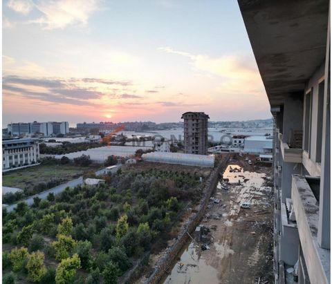 Die Eigentumswohnung befindet sich in Alanya. Alanya liegt ca. 90 Autominuten von Antalya entfernt und gehört zur gleichnamigen Provinz Antalya. Alanya ist eines der weltweit bekanntesten Ferienziele der Türkei. Gleichzeitig hat die Stadt eine Geschi...