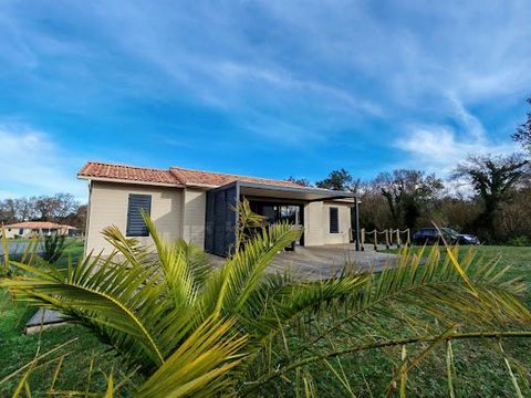 A deux pas de Capbreton et des plus belles plages des Landes, venez poser vos valises dans un Domaine Résidentiel de Loisirs conçu pour votre confort et votre sérénité. Votre cottage moderne et écologique: Découvrez un cottage en ossature bois constr...