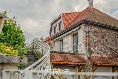 Eingebettet im Stadtzentrum von Bernin, in einem umzäunten und angelegten Garten von 1.090 m2 mit Swimmingpool, der vor neugierigen Blicken geschützt ist, erzählt diese Villa eine Geschichte, die bis in die 70er Jahre zurückreicht und Raum für zukünf...