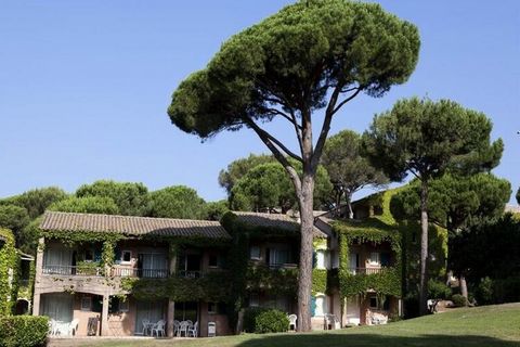 La Résidence Valescure est un refuge paisible au cœur d'un village pittoresque, à seulement 6 km du charmant vieux village de pêcheurs de Saint-Raphaël. Cette résidence offre un cadre serein, en pleine nature et propose des appartements lumineux aux ...