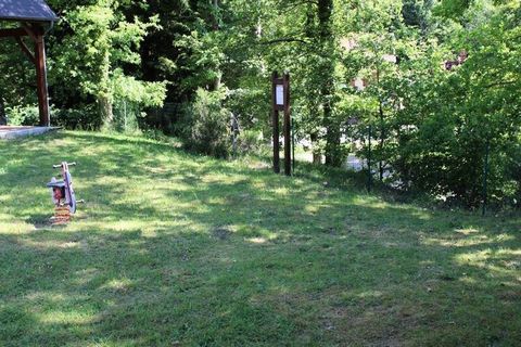 Beaumont du Lac si trova a à A 3 Km dal Lago Vassivière, all'ingresso del paese sono stati costruiti sei gîtes. costruito su un prato. Hanno tutti una terrazza coperta individuale con tavolo e sedie da giardino. Una sala comune ospita una lavatrice, ...