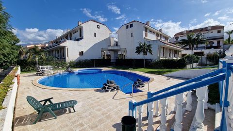 Spektakuläres Duplex zum Verkauf in Puerto de la Cruz! Das Hotel liegt in einer Urbanisation mit vielen Gemeinschaftsbereichen mit Gärten, Brunnen, Wasserfall und Schwimmbad mit Schwimmbereich für Kinder und Schwimmbereich für Erwachsene. Im Erdgesch...