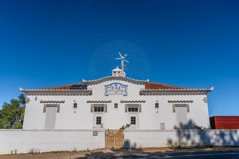 3-bedroom house, with 140m² of gross floor area, in Serra do Ameixial /Loulé. Built in 1937, but recently remodeled, 