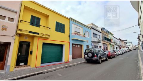 GARAGE te huur, gelegen aan de Rua do Amorim, in de stad Ponta Delgada (parochie van São Sebastião), op een paar meter van het historische centrum van de stad. De garage heeft een oppervlakte van 21 m2 en maakt deel uit van een woongebouw (villa). He...