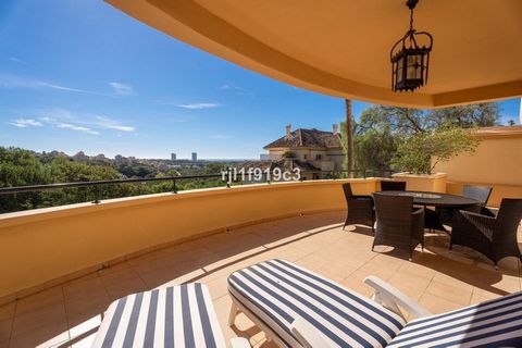 Discover your dream home in the heart of Elviria Hills, Marbella! This spectacular raised ground floor apartment offers you a life of luxury and comfort. With 98 m2 built, it has 2 large bedrooms and 2 bathrooms, perfect for enjoying a cozy and moder...