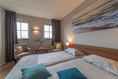 A modern holiday home located in Colijnsplaat, at a distance of only 100m from the lake with 3-bedrooms and it can house up to 6 guests. It is pet-friendly with maximum 1 pet allowed at a charge of €7/Night and it has access to sauna facility. This h...