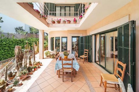 The property enjoys a quiet location in one of the most attractive residential areas of Palma, Son Dureta. Just minutes away from some of the best schools in Mallorca and the center of Palma, the property offers ample space for the whole family and b...