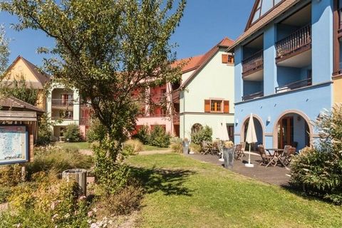 Stel je een charmant Elzasser dorp, wijngaarden en een kleurrijke residentie met zwembad voor. U bevindt zich in de Résidence Pierre & Vakantie Le Clos d'Eguisheim****. Het is gelegen in Eguisheim, een paar kilometer van Colmar, dat in 2013 werd verk...