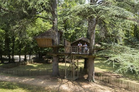 Der Parc de la Belle liegt in einem 12 Hektar großen Garten und vereint ungewöhnliche Unterkünfte, um in Vienne neue Energie zu tanken. Mit der Familie, Freunden oder einem romantischen Kurzurlaub ist der Parc de la Belle der ideale Ort, um abzuschal...