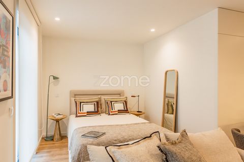 Identificação do imóvel: ZMPT573345 T0 apartment fully equipped and furnished, in a new building, located in the heart of the University Center of the city of Porto, offering proximity to all types of services and transport. With great sun exposure (...