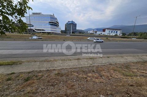 Wonderful property with access to the Ring Road, at the exit from Mladost, in the direction of Boyana. The terrain has parameters Kint 1.2, PZ 30%, oz.50% and KK under 15 m. A showroom can be made on 5 floors with a total built-up area of 624 sq.m. T...