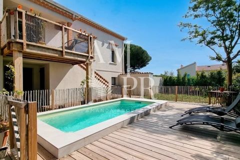 Situated in absolute peace and quiet, close to shops and the town center, Amanda Properties offers you this bright, spacious 135m² house in excellent condition. It comprises a large entrance hall with storage space and direct access to the garage, a ...