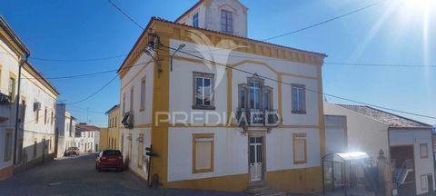 Lindíssimo palacete em Montalvão, muito bem localizado. Quintal com garagens. Excelentes vistas. Oportunidade de investimento. Predimed PORTUGAL Mediação Imobiliária Lda.Avenida Brasil 43, 12º Andar, 1700-062 LisboaLicença AMI nº 22503Pessoa Coletiva...