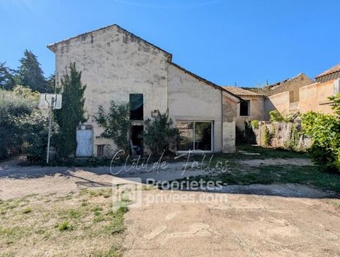 Discover this property, located in a peaceful hamlet of the village of Travaillan in Vaucluse. Built on an enclosed plot of 612 m², this house of 185 m² of living space will seduce you with its authentic character and its many possibilities of develo...