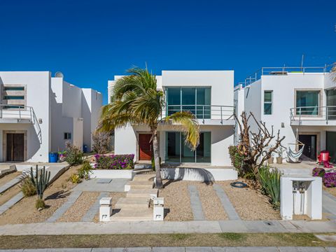 Priced to Sell Welcome to the charm of Vistana del Cabo a guard gated community featuring 39 single family homes. Nestled on the hillside of El Tezal a suburb of Cabo San Lucas this bright 3 bedroom 3 bathroom home combines modern comfort with a spac...