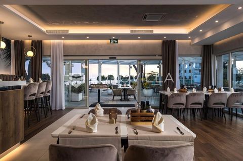 The restaurant is located on the ground floor of a building in an apartment complex in Umag right by the sea and offers first-class access to the sea and the beach. The restaurant is fully equipped and is rented with the entire inventory of the previ...