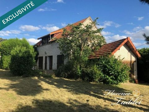 Nouveauté / Exclusivité - Forges Les Bains / Hameau de Malassis Si vous aimez l'ancien, vous serez séduits par cette maison familiale pleine de charme et son magnifique terrain de 715m² clos et piscinable . Le rez-de-chaussée offre une hauteur sous p...