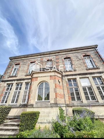 This building still breathes with the laughter of children when it was a school, then a type 5 apartment and offices gave way to this place full of stories. With multiple development possibilities, this place can be a rental investment or a family ho...