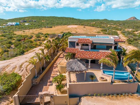 From its position on the hillside Nine Palms Surf Villa offers unparallelled views of Nine Palms Surf Break. This luxury four bedroom four and a half bath home sitting at the center of one of the most incredible surf destinations in the world the sou...