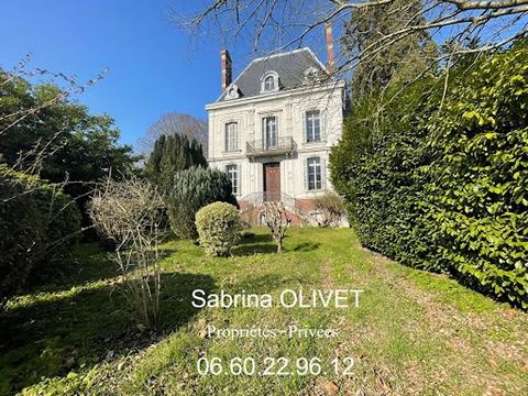 - 76350 - OISSEL - In the immediate vicinity of the center of Oissel close to schools, transport and all points of interest. Bourgeois house on 3 levels and basement Beautiful layouts and high ceilings, cement tiles, majestic interior staircase, oak ...