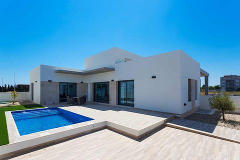 Description of object: These spacious single family homes consist of a constructed area of approx. 118 m² (including terraces) with 3 bedrooms, 2 bathrooms (1 en-suite), 1 dressing room, 1 living and dining room with modern fitted kitchen and 1 terra...