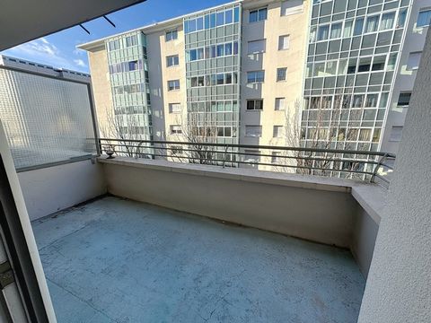 Découvrez ce superbe appartement T2 de 54 m², idéalement situé en plein centre-ville dAnnemasse. Niché dans un emplacement privilégié, il vous offre un accès immédiat à toutes les commodités : commerces, restaurants, écoles et transports en commun (b...