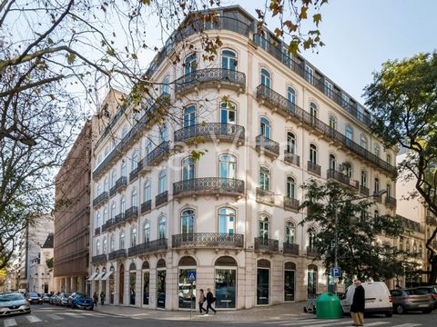 Komplett renovierte 2-Zimmer-Wohnung - Av. da Liberdade, Lissabon. 2-Zimmer-Wohnung, sorgfältig renoviert, mit der Raffinesse und dem Charme seines Interieurs, kombiniert mit der Architektur des Gebäudes, das vom renommierten Architekten Frederico Va...