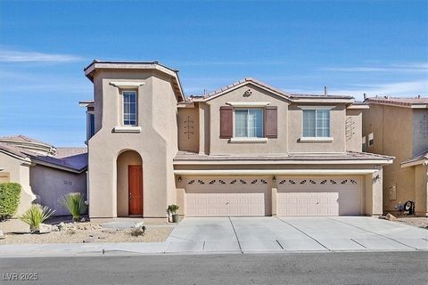 Walk in to this elegantly remodeled home with beautiful porcelain tile, custom shutters and volume ceilings. The kitchen has sleek quartz countertops, custom cabinets, stainless steel appliances, decorator fixtures, and an expanded walk-in pantry for...