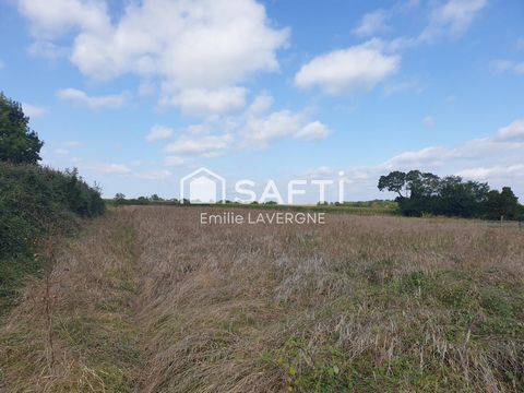 Situé sur la commune Le Bernard (85560), ce terrain à bâtir de 801m² offre une opportunité d'investissement dans un cadre paisible à la vue dégagée sur la campagne. . À proximité, les résidents peuvent accéder facilement aux commodités locales tout e...