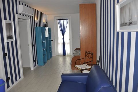 Cette maison de vacances de séjour / chambre à coucher pour une petite famille ou un couple avec un enfant en bas âge se trouve à Lazise, à proximité du lac de Garde. Pour prendre un plongeon rafraîchissant lors d'une chaude journée d'été, vous avez ...