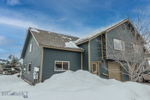 Hai sempre sognato di possedere un pezzo del paese mozzafiato del Big Sky del Montana≠ la tua opportunità è arrivata! Situato nell'angolo sud-occidentale del prato di Big Sky, adiacente al vivace Big Sky Town Center, questo Firelight Chalet in stile ...