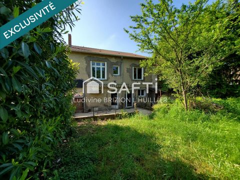 Située dans la charmante commune de Combres-sous-les-Côtes (55160), cette maison offre un cadre de vie paisible au cœur de la nature. Proche des commodités, elle séduit par son environnement verdoyant et sa tranquillité, idéale pour les amateurs d'es...