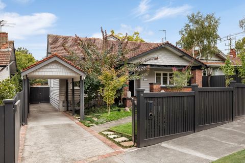 Rich in original circa-1920s period character, ‘Boree’ is a warmly welcoming and utterly charming single level, three bedroom, two bathroom California Bungalow that has been tastefully updated for perfect comfort today, whilst offering scope for furt...