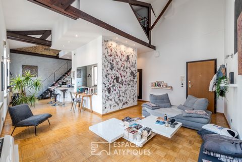 Loft Co-ownership of 9 lots (No procedure in progress). Annual charges: 2200 euros. Beatrice DUFOR (EI) Commercial Agent - RSAC number: 494 220 007 - CANNES. Features: - Lift - Air Conditioning