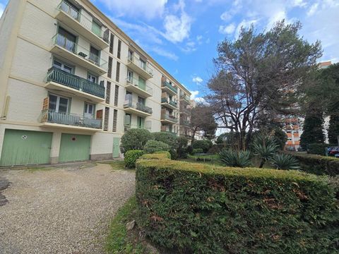 Appartement 3 pièces, 54 m2 Magnifique T3 ( 2 chambres) - Avignon secteur croisière ( route de morière ) proche centre ville de tous commerces et commodités Appartement sans vis-à-vis, très lumineux, offrant une vue sur Jardin extérieur Il se situe A...