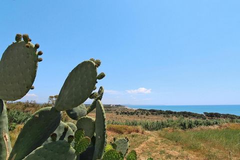 Ce petit complexe est situé dans un grand jardin, à seulement 150 m de la mer, en bordure d'une réserve naturelle et offre une vue panoramique unique sur la vallée de la rivière Belice. La plage de sable est accessible par un court chemin à travers u...